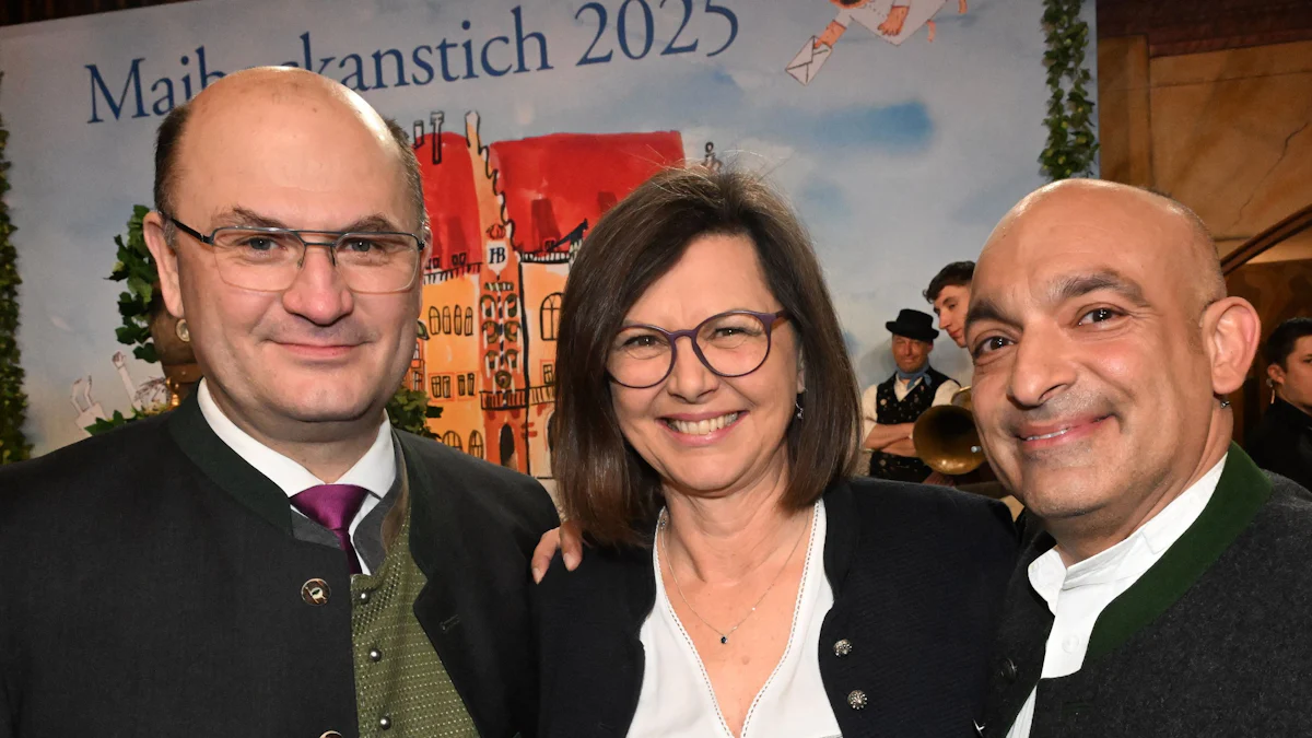 ehefrau von django asül